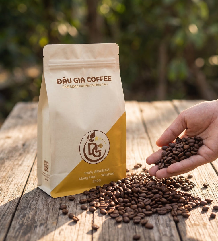 Hạt cà phê arabica xứ lạnh Kon Tum rang xong, gợi hương vị chua thanh sạch hương